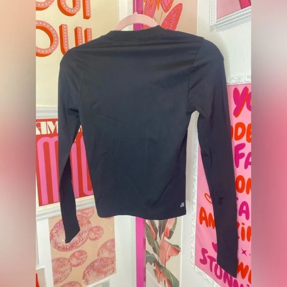 WEWORWWHAT Thermal Long Sleeve in Black - Picture 4 of 9